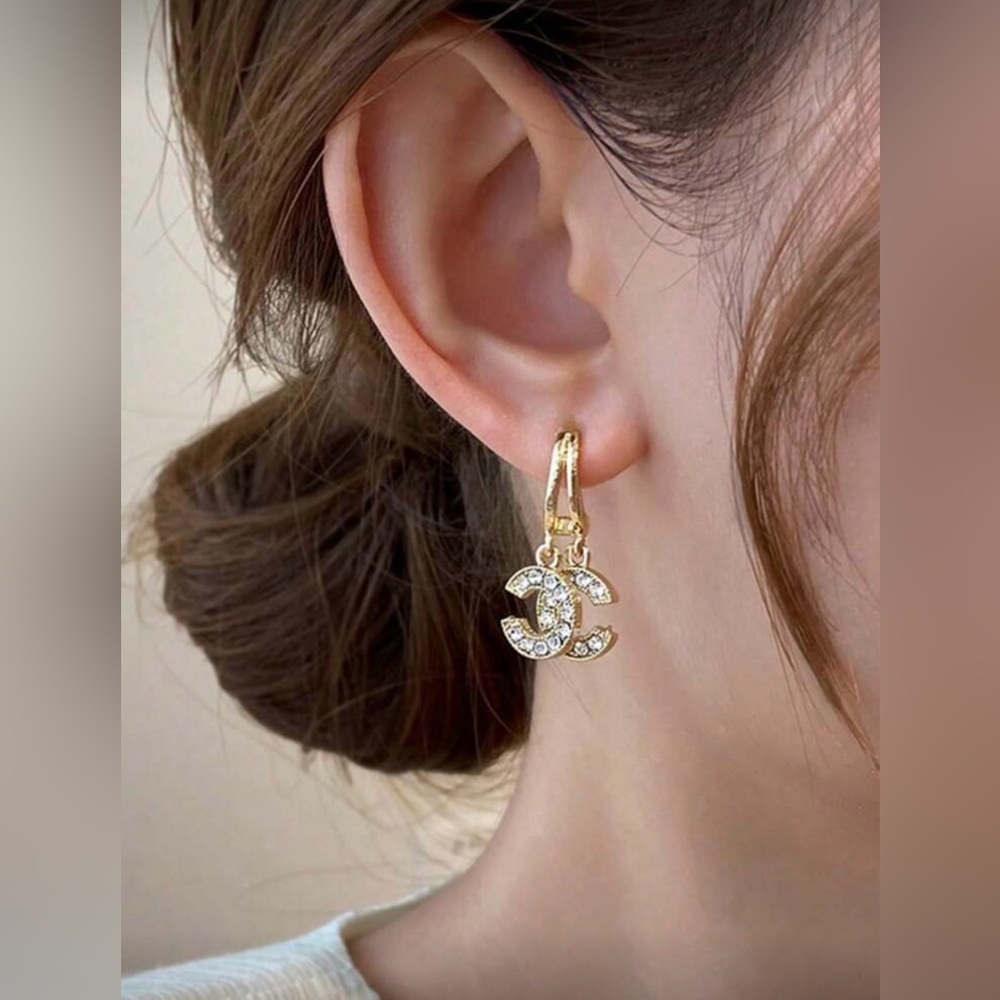 Gold Double-C Rhinestone Sparkling Retro Elegant Earrings😍 Beautiful NWT - Picture 2 of 7
